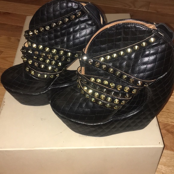 Booties/Shoes - Picture 3 of 4